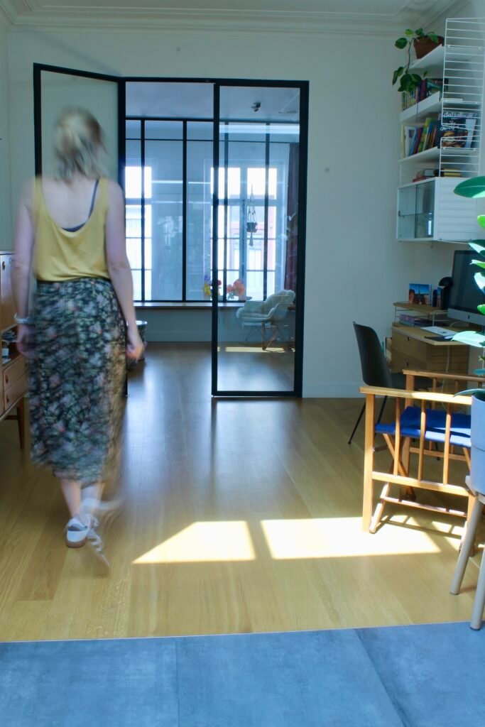 werkruimte in woonkamer met uniek design